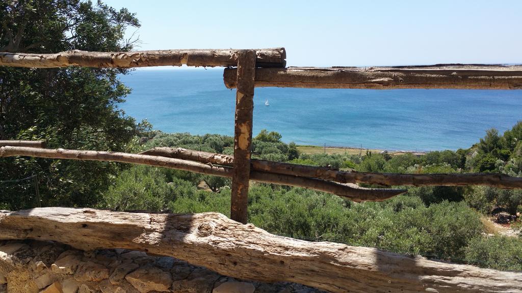 La Torre di Merlino Patù Esterno foto